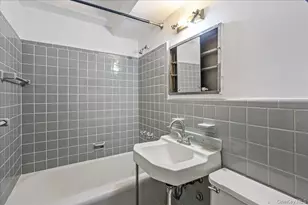 310 E 70th St, New York, NY 10021 - Photo 17