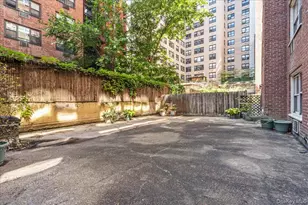 310 E 70th St, New York, NY 10021 - Photo 19