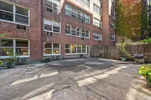 310 E 70th St, New York, NY 10021 - Photo 21