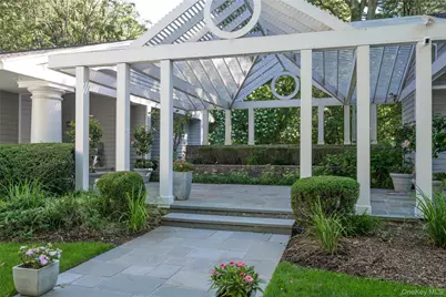 48 Morgan Drive, Old Westbury, NY 11568 - Photo 3