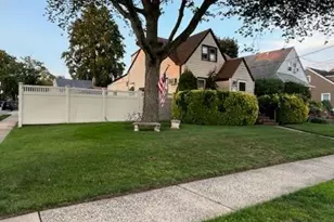 1134 Rosegold St, Franklin Square, NY 11010 - Photo 5