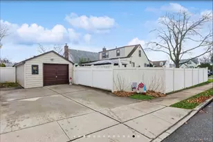 1134 Rosegold St, Franklin Square, NY 11010 - Photo 7