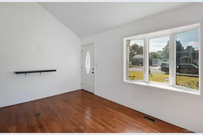 11 McGowan Lane, Central Islip, NY 11722 - Photo 5