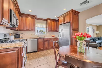 91 7th Street, Hicksville, NY 11801 - Photo 3