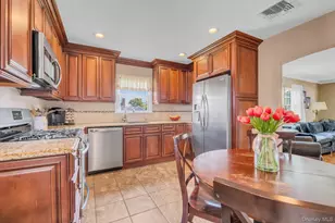 91 7th St, Hicksville, NY 11801 - Photo 3