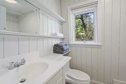 55 W End Avenue, East Quogue, NY 11942 - Photo 17