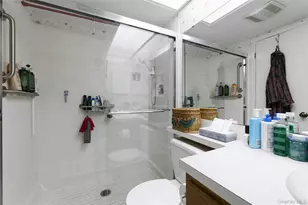 180 Treetop Cir, Nanuet, NY 10954 - Photo 17