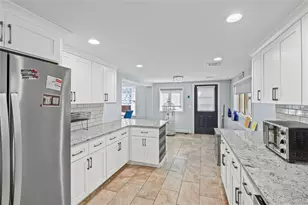 6 Edgewood Ave, Port Jefferson, NY 11777 - Photo 17