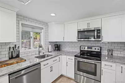 6 Edgewood Avenue, Port Jefferson, NY 11777 - Photo 15