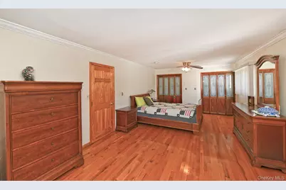 105 Roxton Road, Plainview, NY 11803 - Photo 13