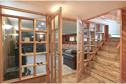 105 Roxton Road, Plainview, NY 11803 - Photo 19