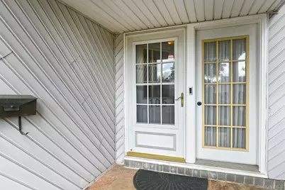 105 Roxton Road, Plainview, NY 11803 - Photo 3