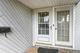 105 Roxton Rd, Plainview, NY 11803 - Photo 3