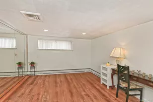 105 Roxton Rd, Plainview, NY 11803 - Photo 21