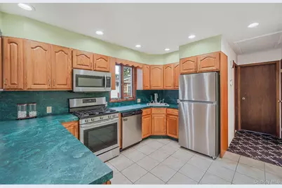 14 Garden Court, Bay Shore, NY 11706 - Photo 15