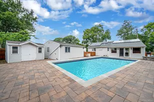 14 Garden Ct, Bay Shore, NY 11706 - Photo 7