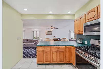 14 Garden Court, Bay Shore, NY 11706 - Photo 17