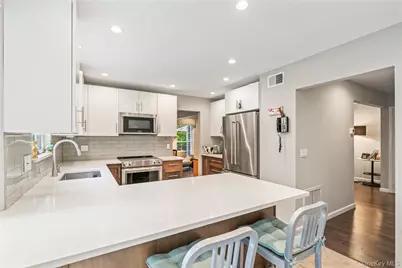 154 Hidden Ridge Drive, Syosset, NY 11791 - Photo 9