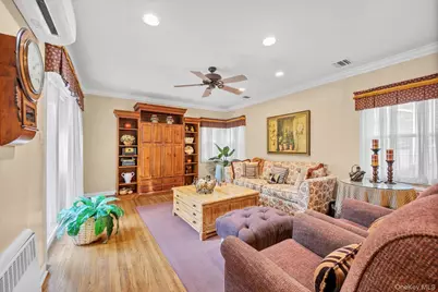 36 Somerset Drive S, Great Neck, NY 11020 - Photo 11