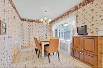 36 Somerset Drive S, Great Neck, NY 11020 - Photo 17