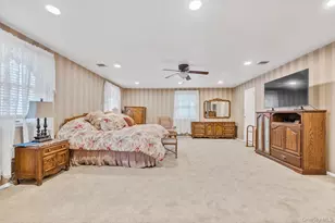 36 Somerset Dr S, Great Neck, NY 11020 - Photo 19