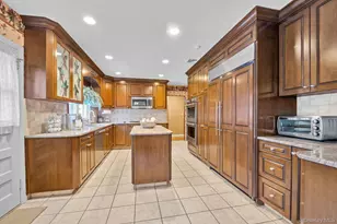 36 Somerset Dr S, Great Neck, NY 11020 - Photo 15