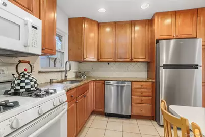 270 Pembrook Drive, Yonkers, NY 10710 - Photo 11