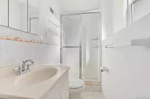 270 Pembrook Dr, Yonkers, NY 10710 - Photo 23