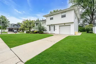 34 Julliard Drive, Plainview, NY 11803 - Photo 3