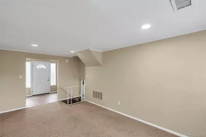 34 Julliard Drive, Plainview, NY 11803 - Photo 5