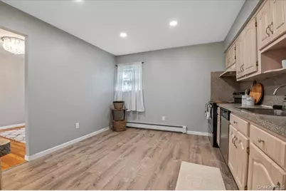 7 Bennett Court, Copiague, NY 11726 - Photo 9