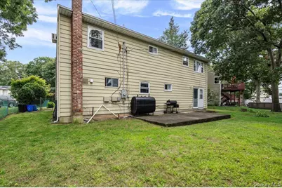 7 Bennett Court, Copiague, NY 11726 - Photo 19