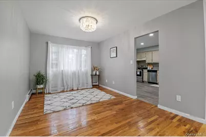 7 Bennett Court, Copiague, NY 11726 - Photo 5