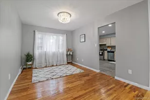 7 Bennett Ct, Copiague, NY 11726 - Photo 5