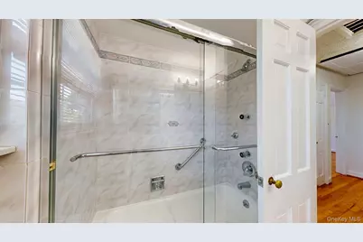 32 Biltmore Avenue, Yonkers, NY 10710 - Photo 21