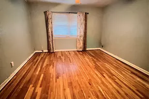 1047 E 217th St, Bronx, NY 10469 - Photo 9