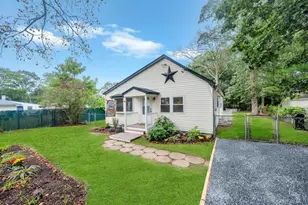 247 Hawthorne St, Mastic Beach, NY 11951 - Photo 3