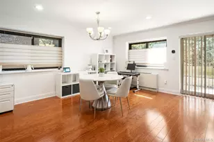 21 Canterbury Rd, Great Neck, NY 11021 - Photo 13