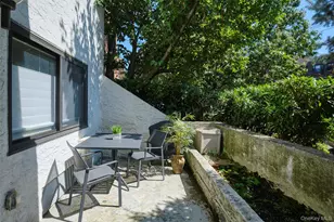 21 Canterbury Rd, Great Neck, NY 11021 - Photo 27