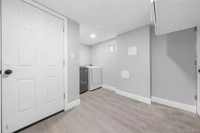 111 Central Avenue, Deer Park, NY 11729 - Photo 25