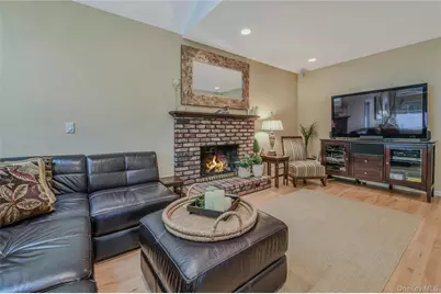 8 Gerek Avenue, West Islip, NY 11795 - Photo 13