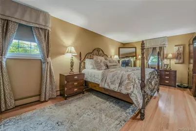 8 Gerek Avenue, West Islip, NY 11795 - Photo 19