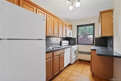90-55 Shore Parkway #68, Howard Beach, NY 11414 - Photo 3