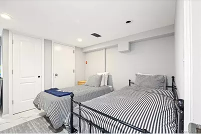 1127 Fordham Lane, Woodmere, NY 11598 - Photo 37