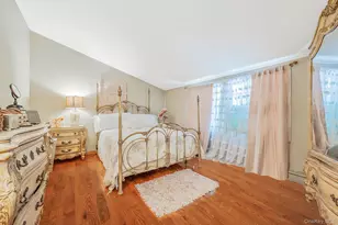 27 Split Cedar Dr, Islandia, NY 11749 - Photo 9