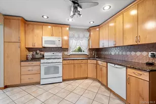 186 11th St, Bethpage, NY 11714 - Photo 11