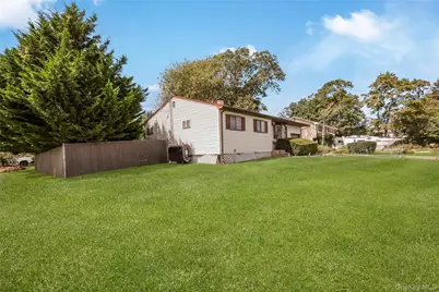11 Rolan Court, Islip Terrace, NY 11752 - Photo 9