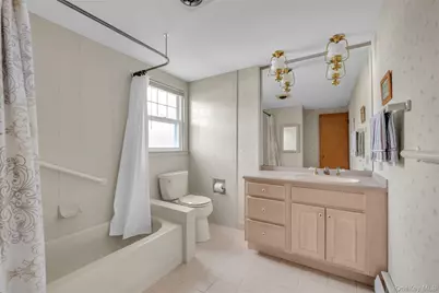 21 Farragut Road, Old Bethpage, NY 11804 - Photo 17