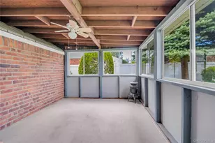 21 Farragut Rd, Old Bethpage, NY 11804 - Photo 9