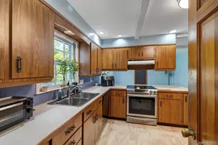 47 Timberline Dr, Poughkeepsie, NY 12603 - Photo 13